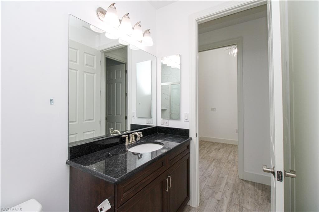 1371 Michigan AVE-35