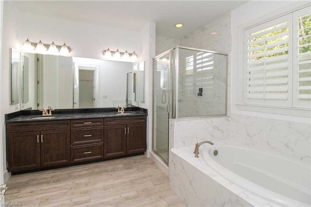 1371 Michigan AVE-27