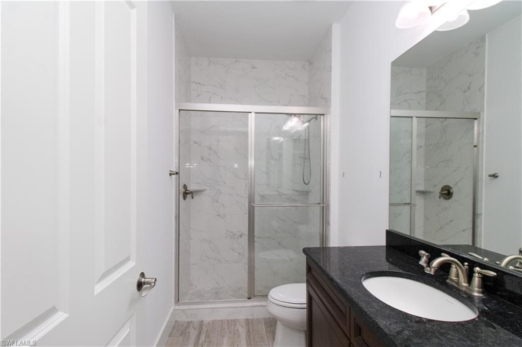 1371 Michigan AVE-33