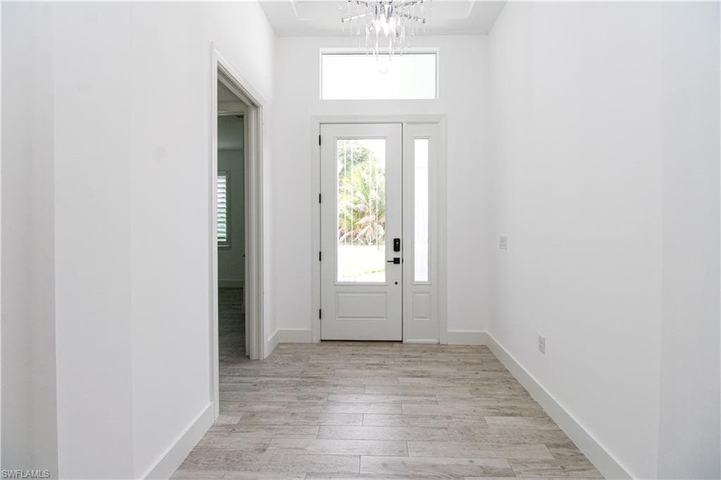 1371 Michigan AVE-9