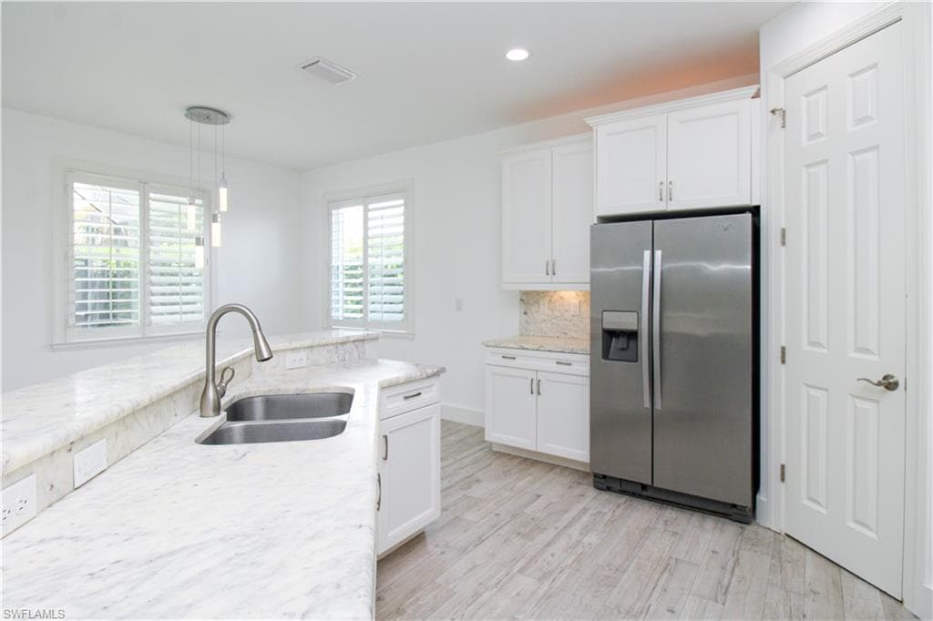 1371 Michigan AVE-17