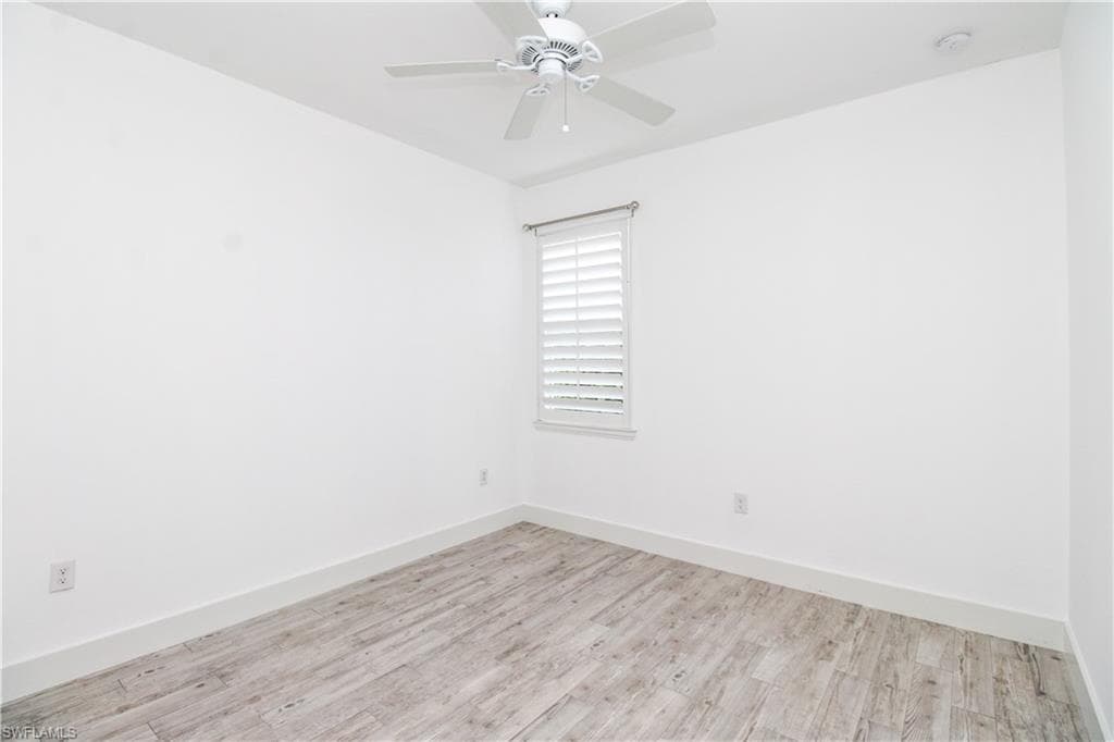 1371 Michigan AVE-36