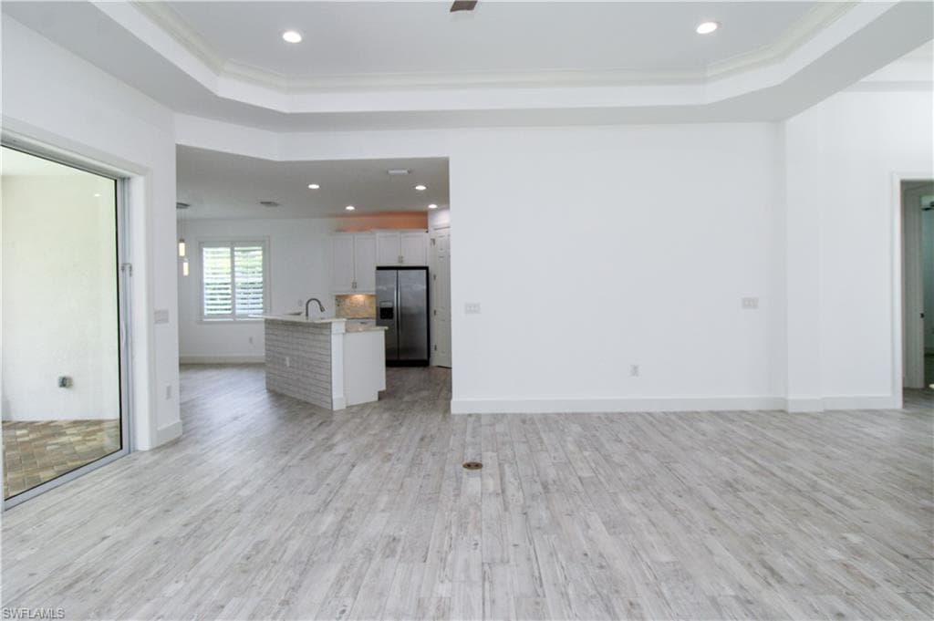 1371 Michigan AVE-14
