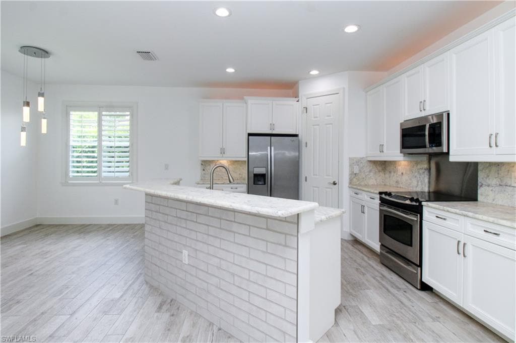 1371 Michigan AVE-18