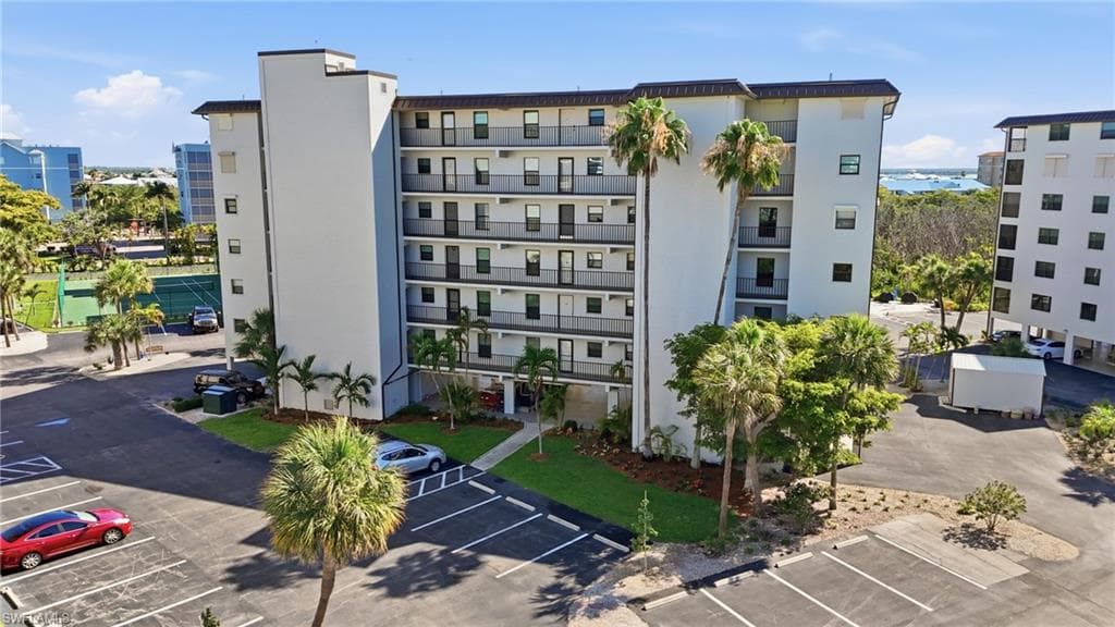 6893 Estero BLVD 423-1