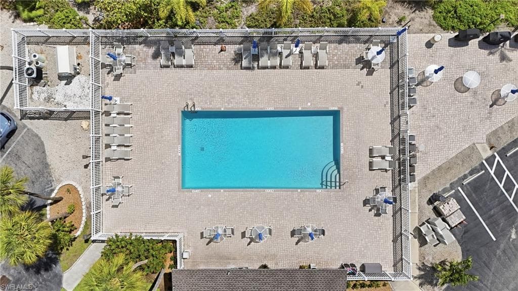 6893 Estero BLVD 423-25