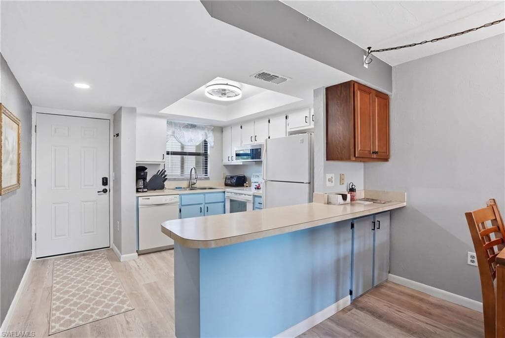6893 Estero BLVD 423-9