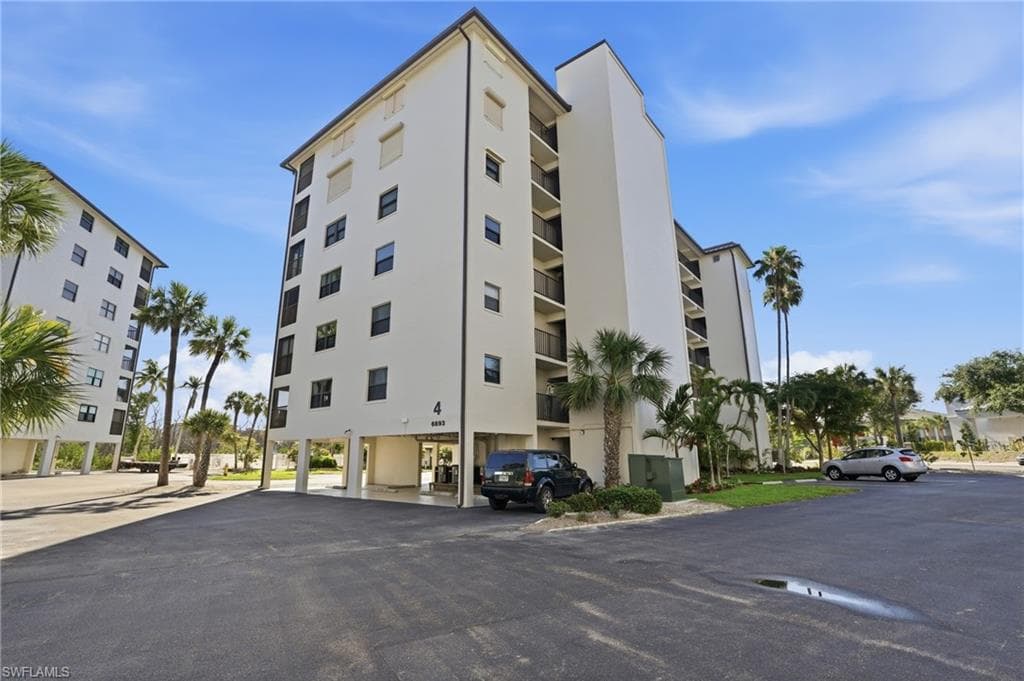 6893 Estero BLVD 423-32