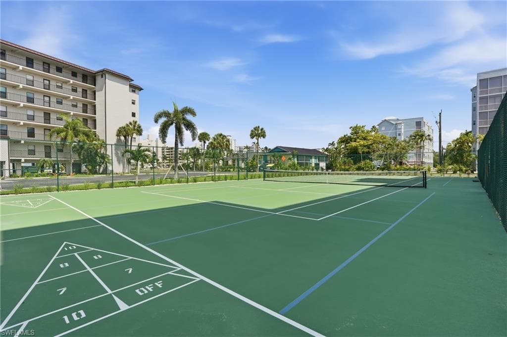6893 Estero BLVD 423-24