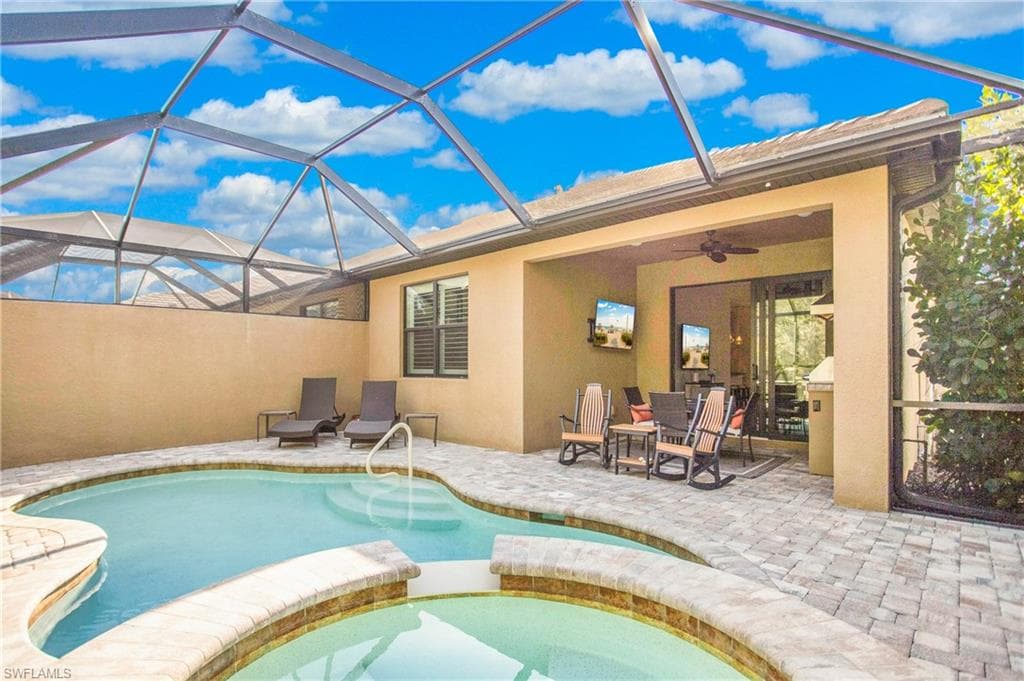 7674 Jacaranda LN-22