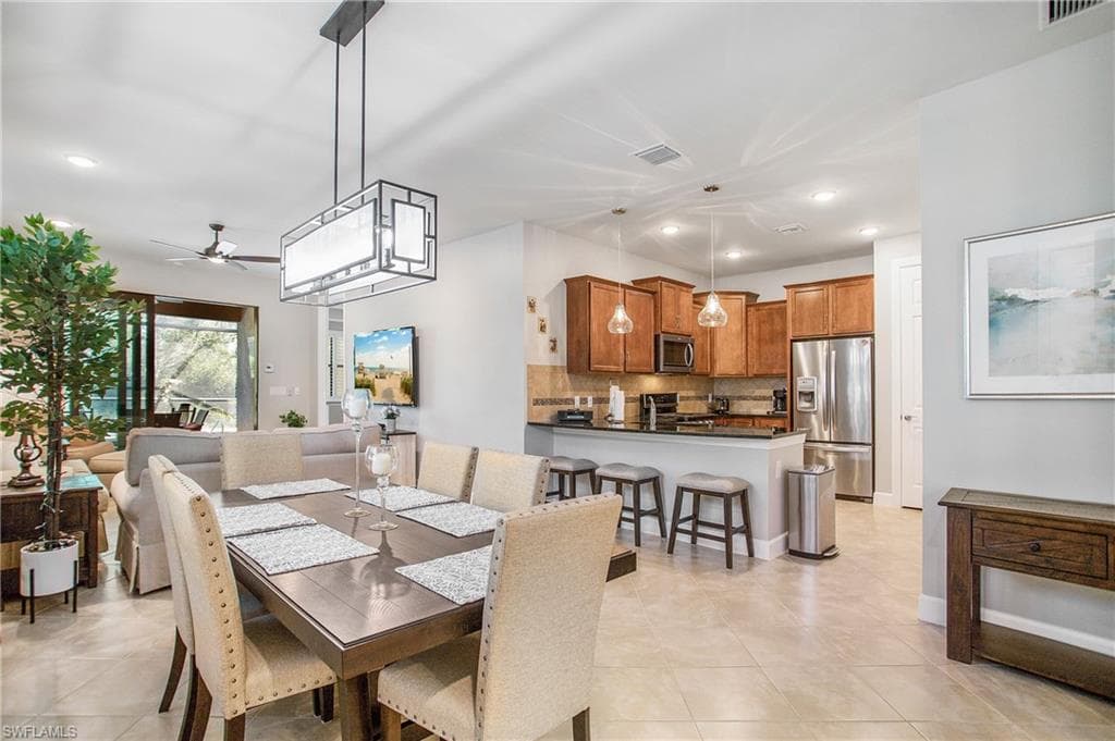 7674 Jacaranda LN-4