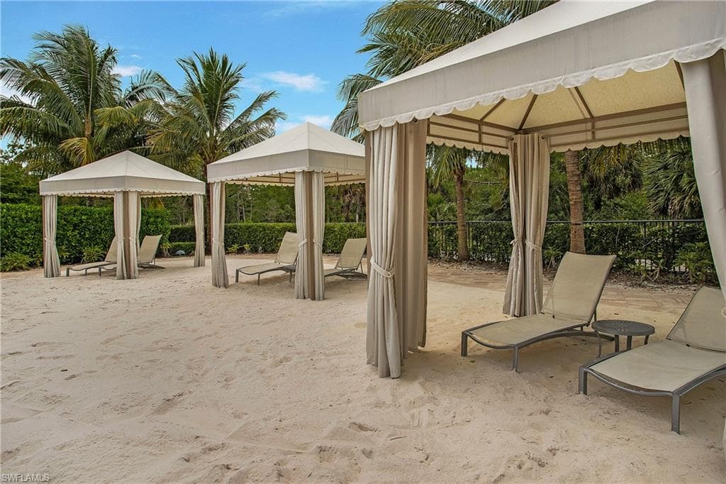 7674 Jacaranda LN-37