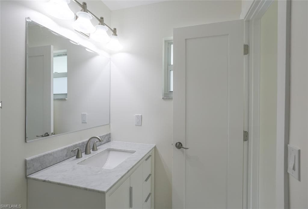 225 Georgetown BLVD-29