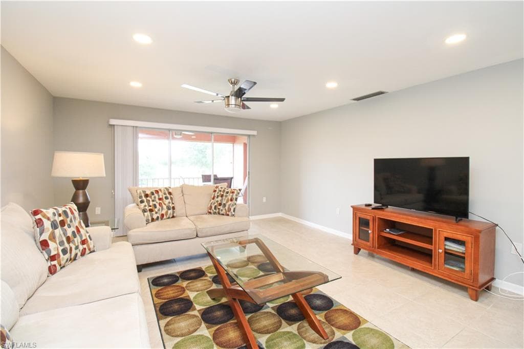 600 Valley Stream DR F9-23