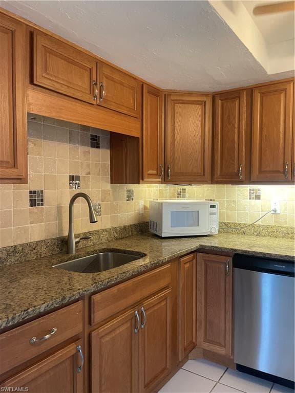 3704 Broadway 318-9
