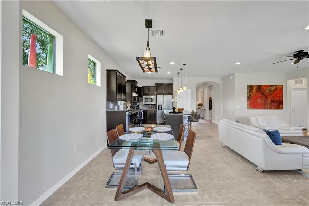 7103 Lily WAY-12