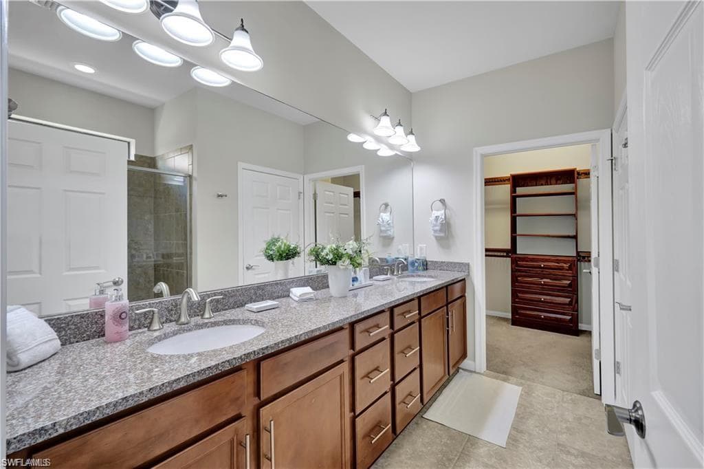 7103 Lily WAY-19