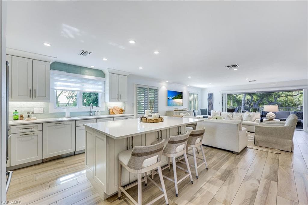 225 5th AVE S 104-1