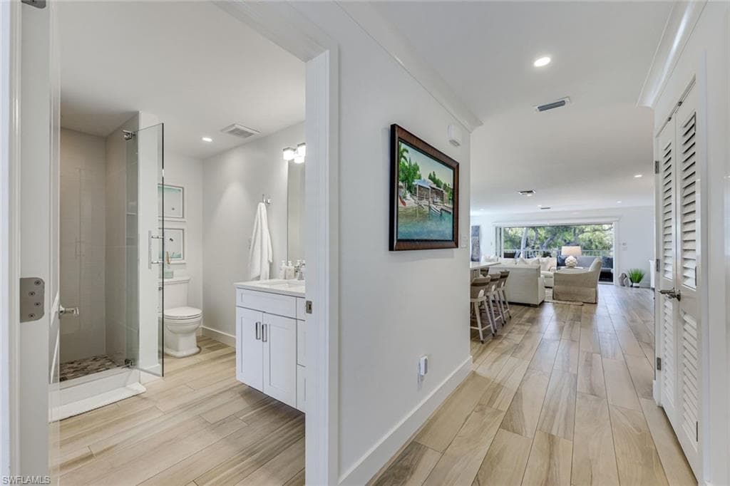 225 5th AVE S 104-21