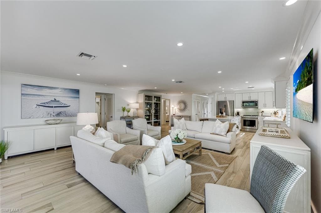 225 5th AVE S 104-4
