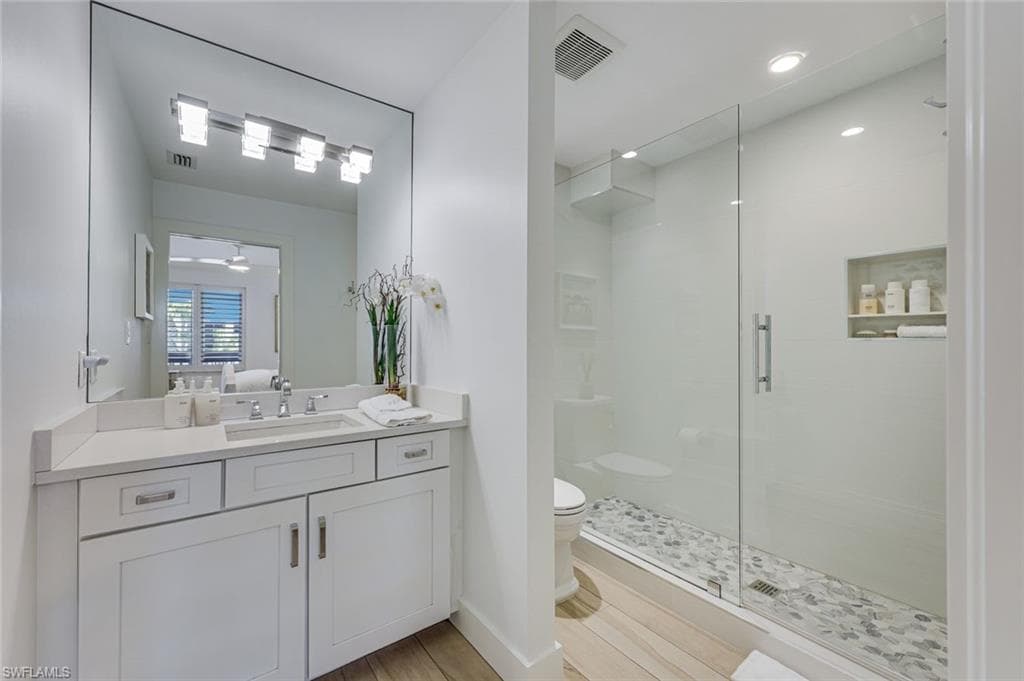 225 5th AVE S 104-18