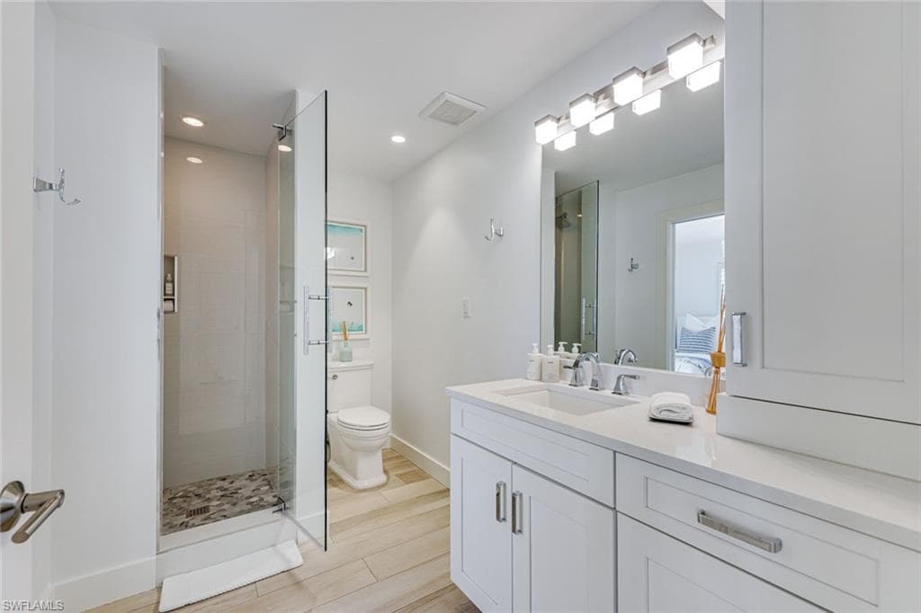 225 5th AVE S 104-20