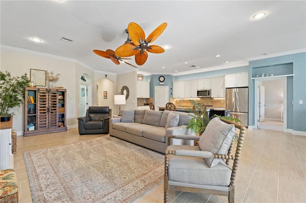 10600 Carena CIR-8