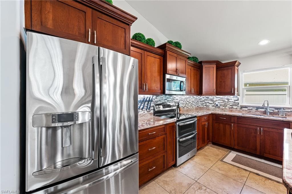 1250 Silverstrand DR-16