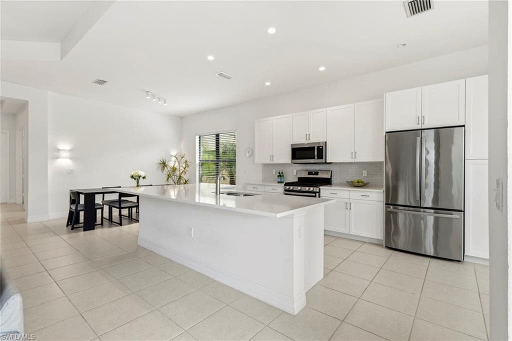 4715 Kensington CIR-5