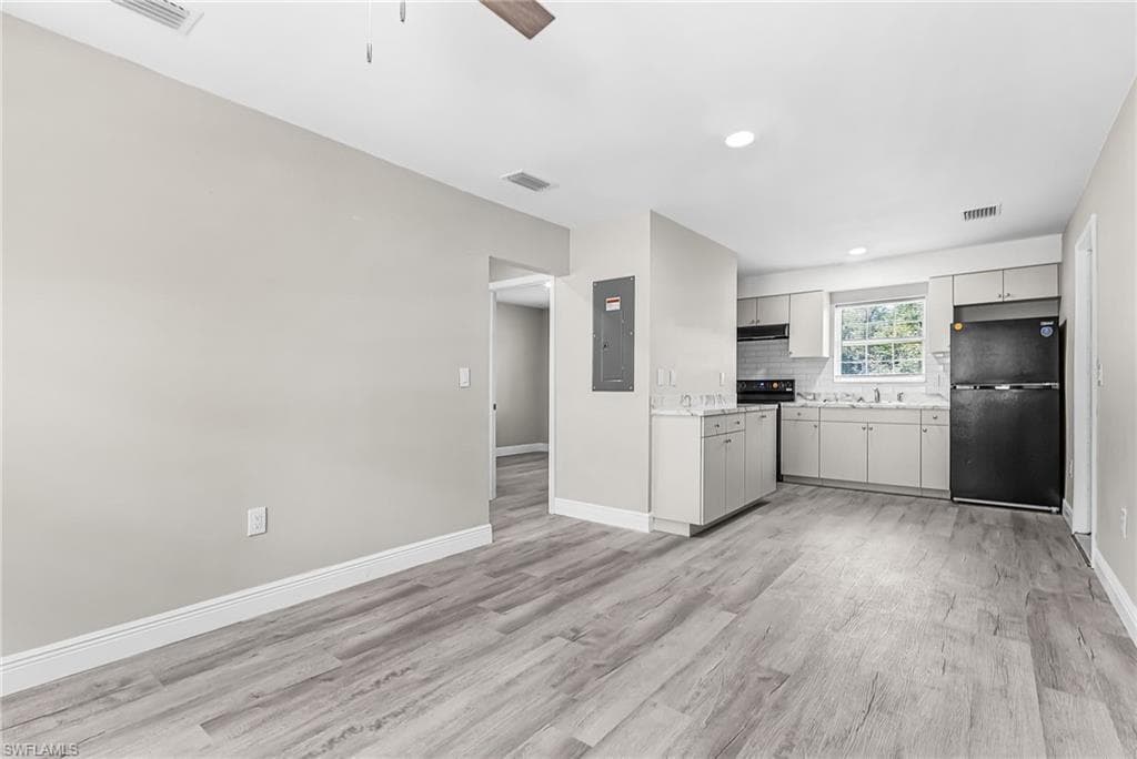 2648 Michigan AVE-19