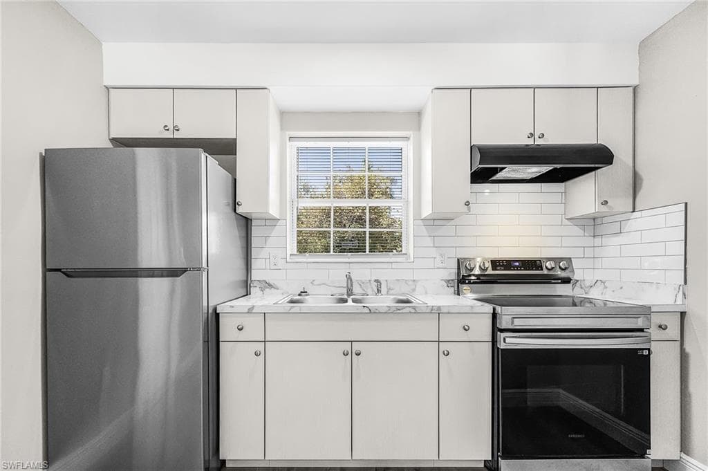 2648 Michigan AVE-9