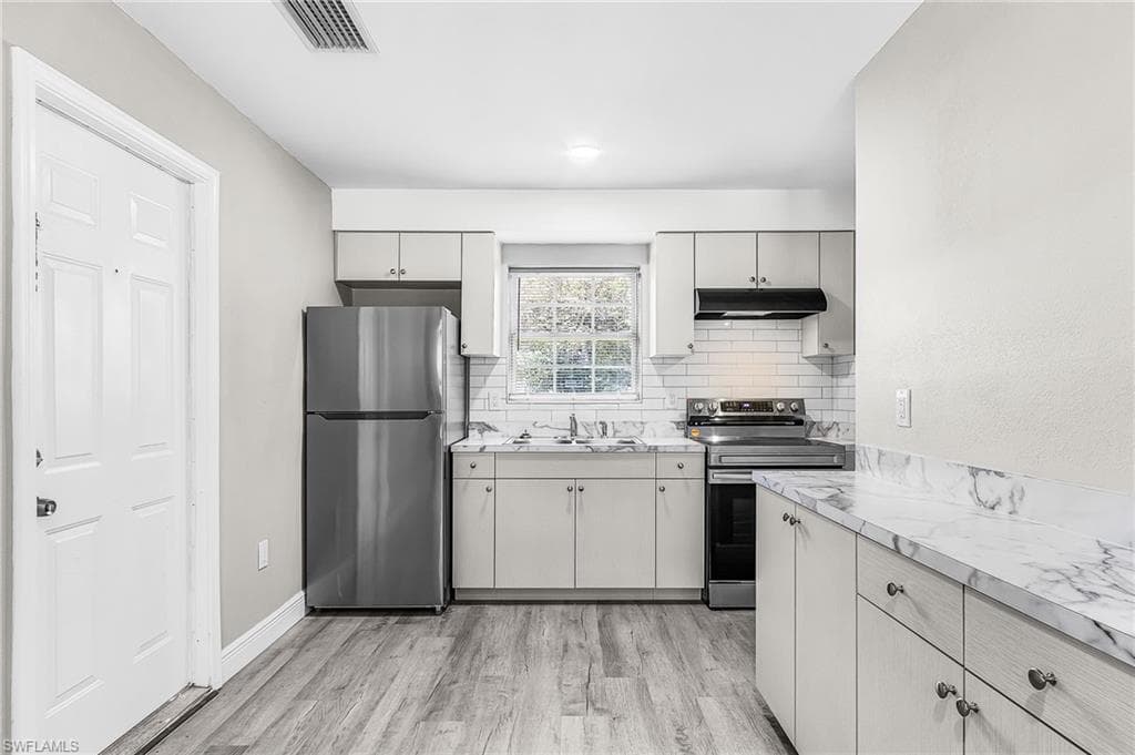 2648 Michigan AVE-10