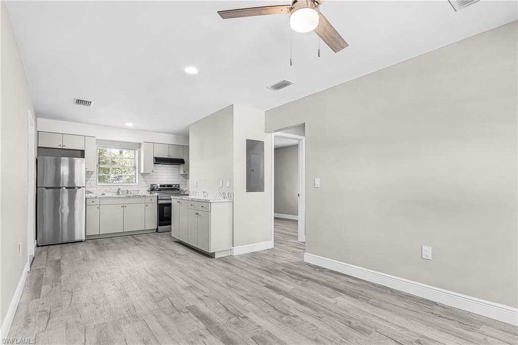 2648 Michigan AVE-7