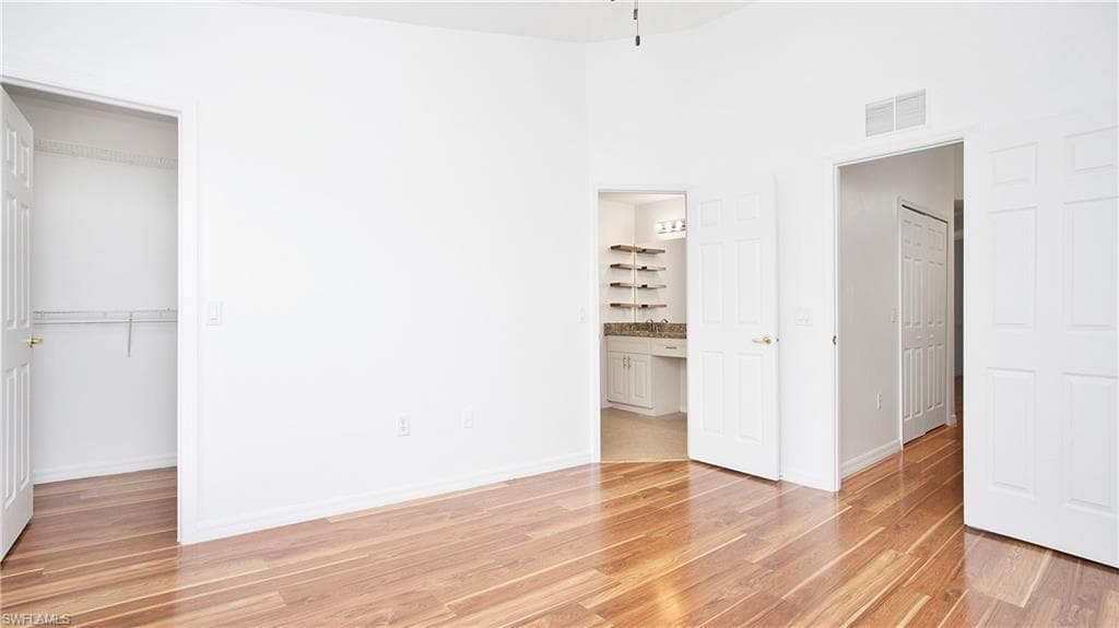 880 Hampton CIR-21