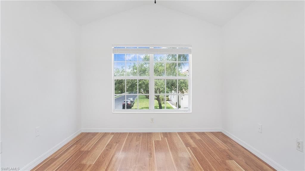 880 Hampton CIR-27