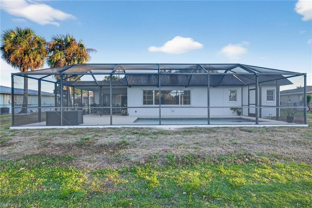 1688 Saint Clair AVE E-12