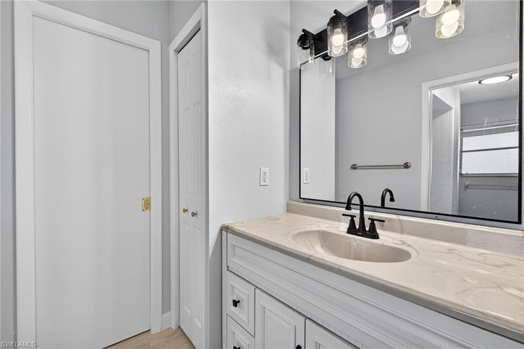 1688 Saint Clair AVE E-31