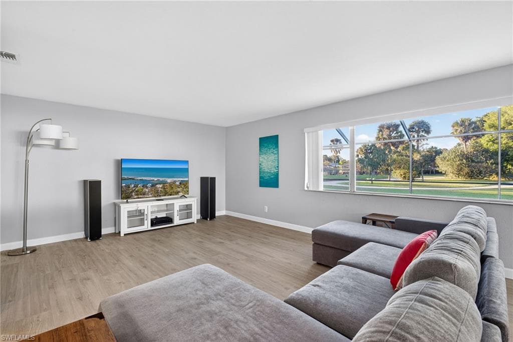 1688 Saint Clair AVE E-19