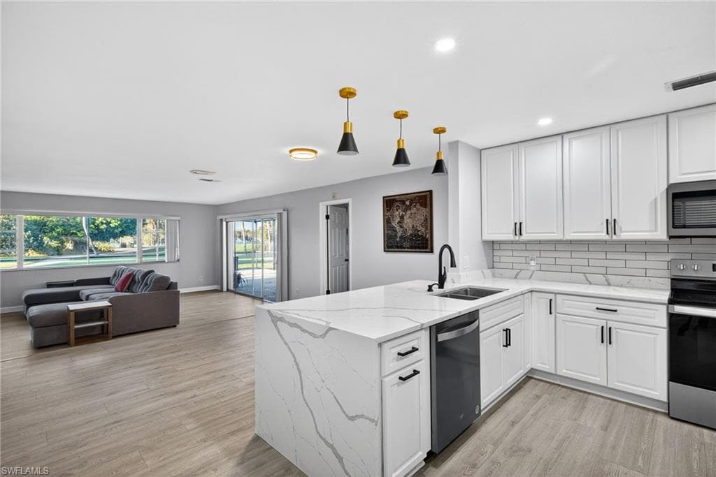 1688 Saint Clair AVE E-9