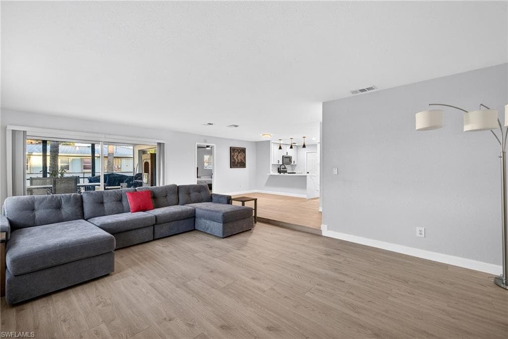 1688 Saint Clair AVE E-17
