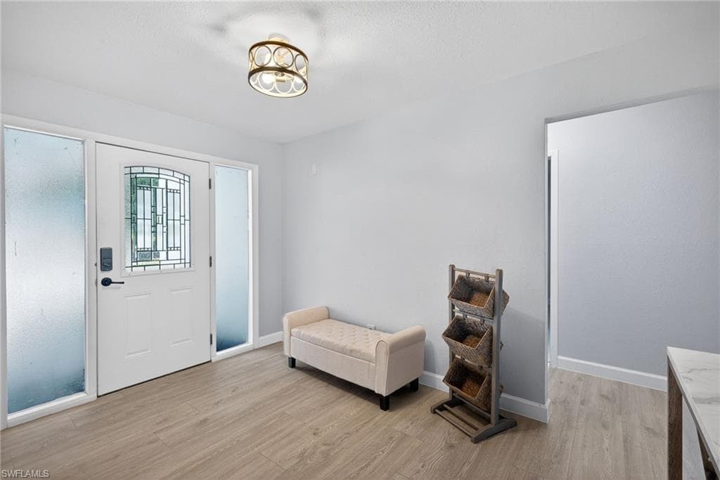 1688 Saint Clair AVE E-14