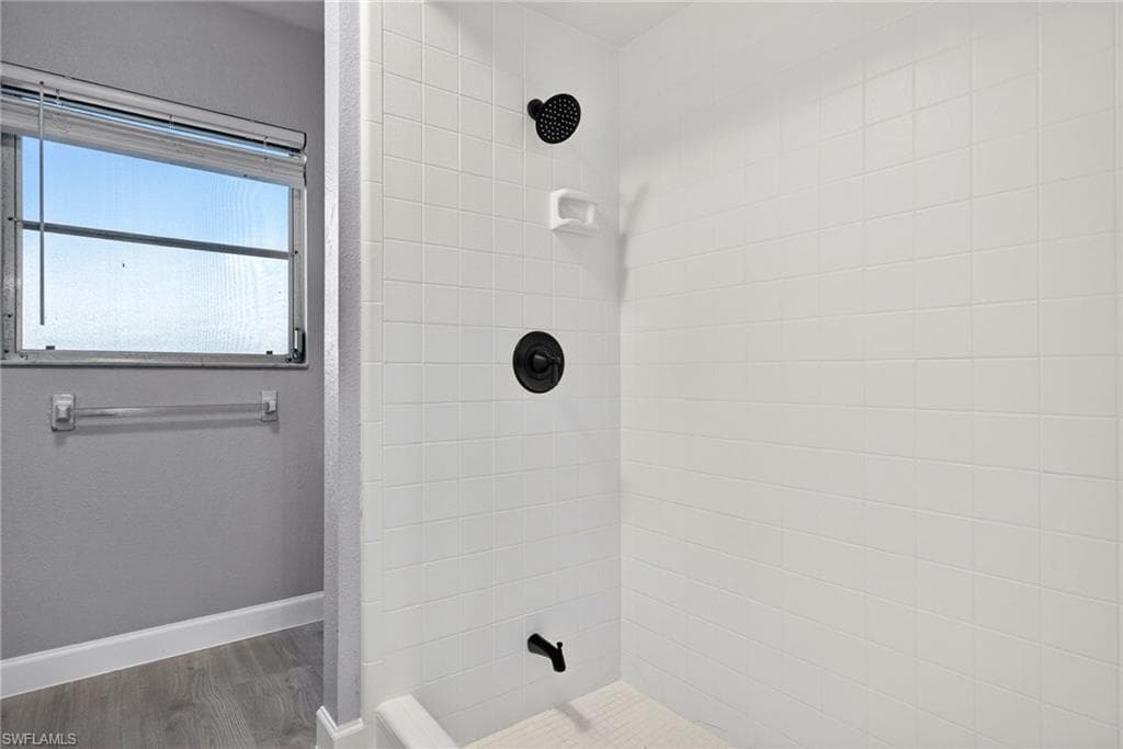 1688 Saint Clair AVE E-30