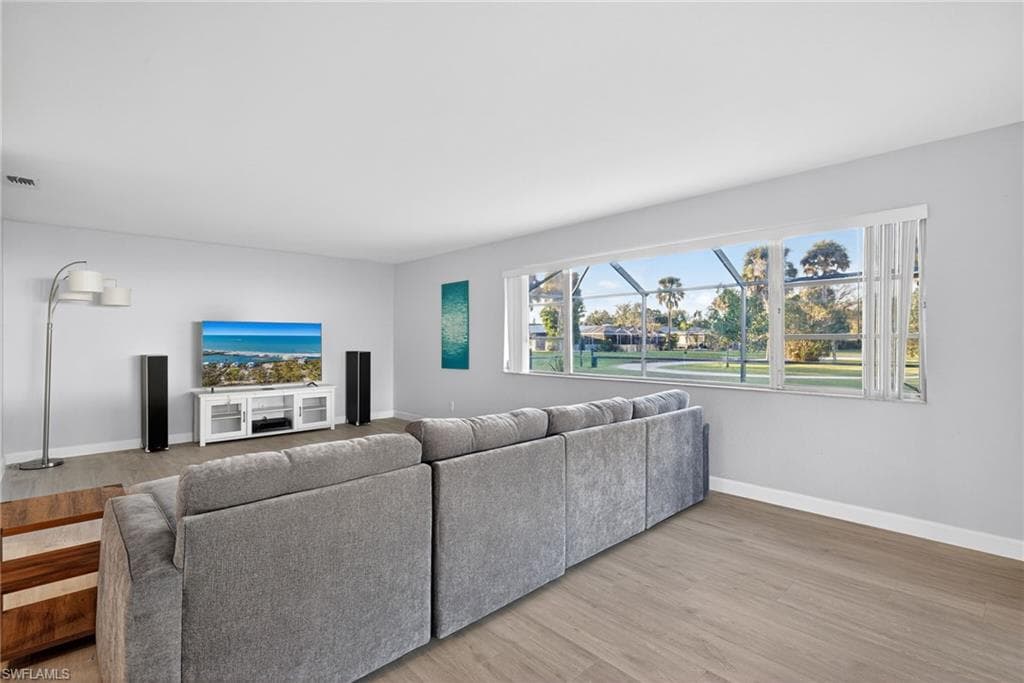 1688 Saint Clair AVE E-20