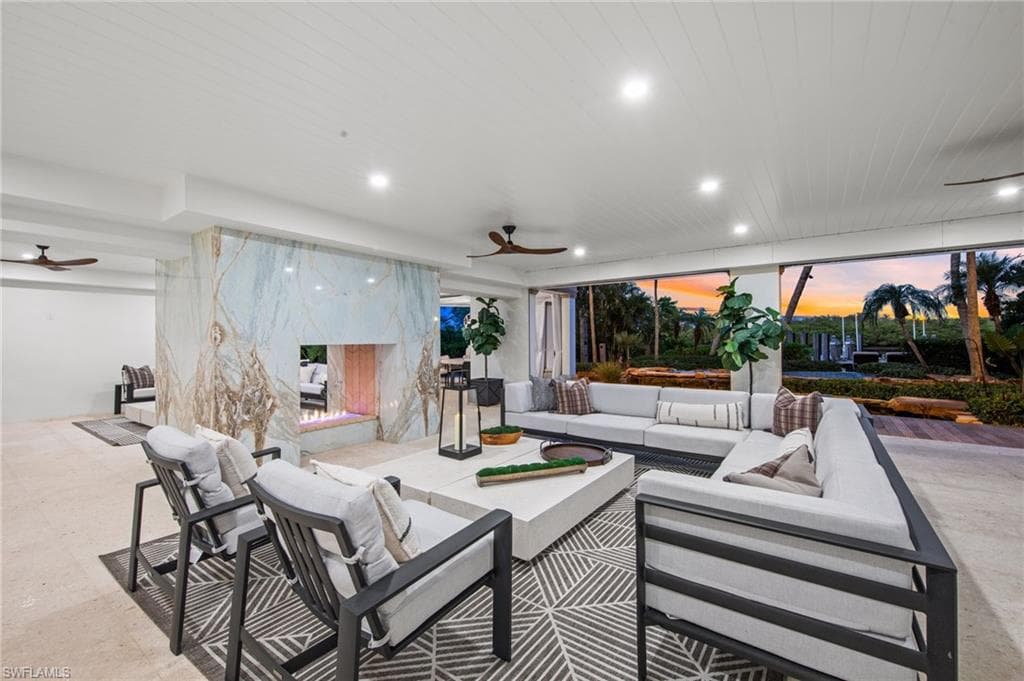 3675 Gordon DR-41