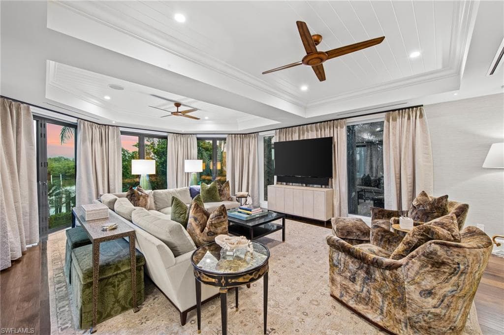 3675 Gordon DR-21