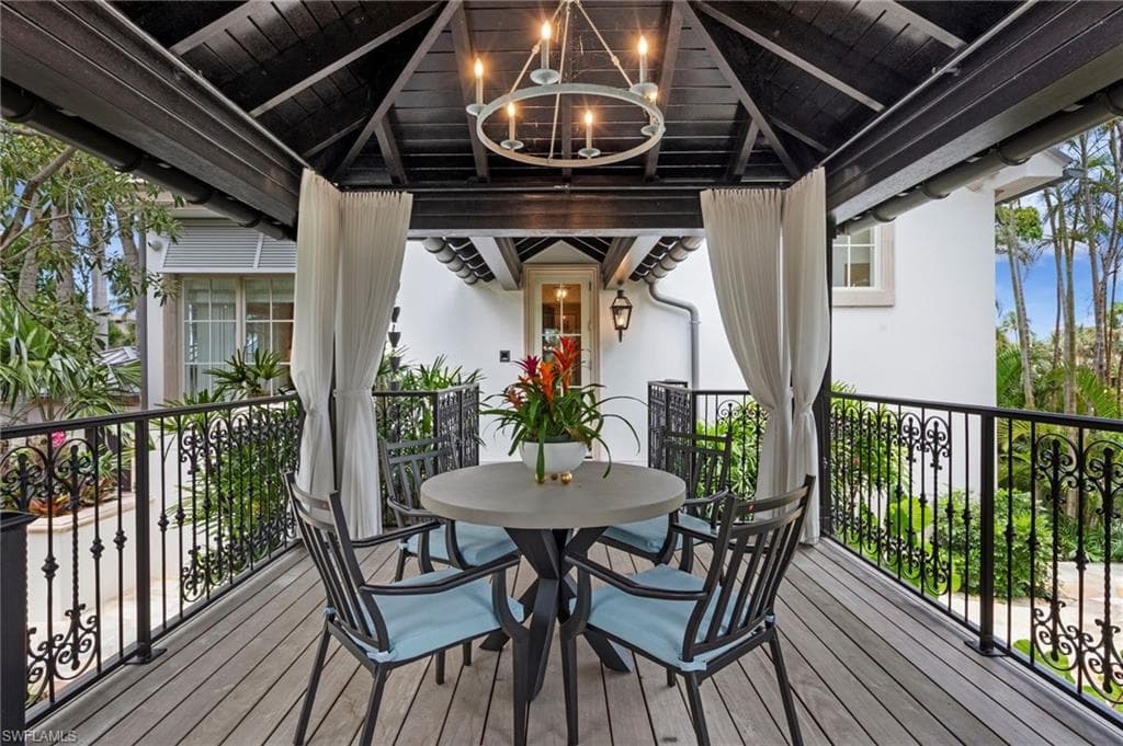 3675 Gordon DR-27