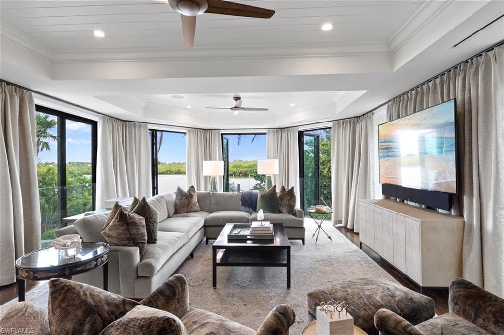 3675 Gordon DR-24