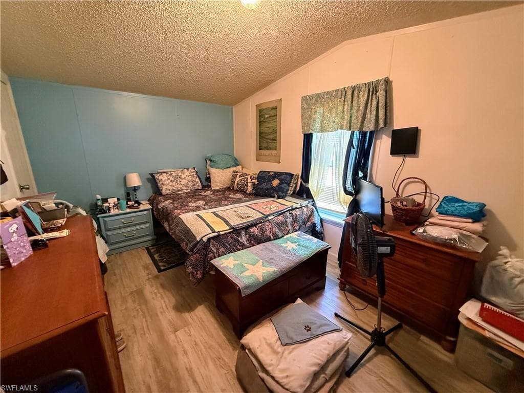 12980 Rebecca ST-10
