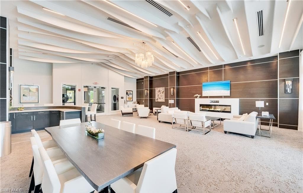 4420 Aurora ST-33
