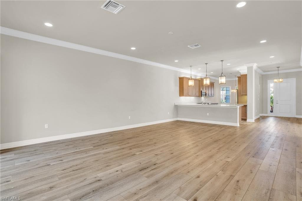 4420 Aurora ST-44